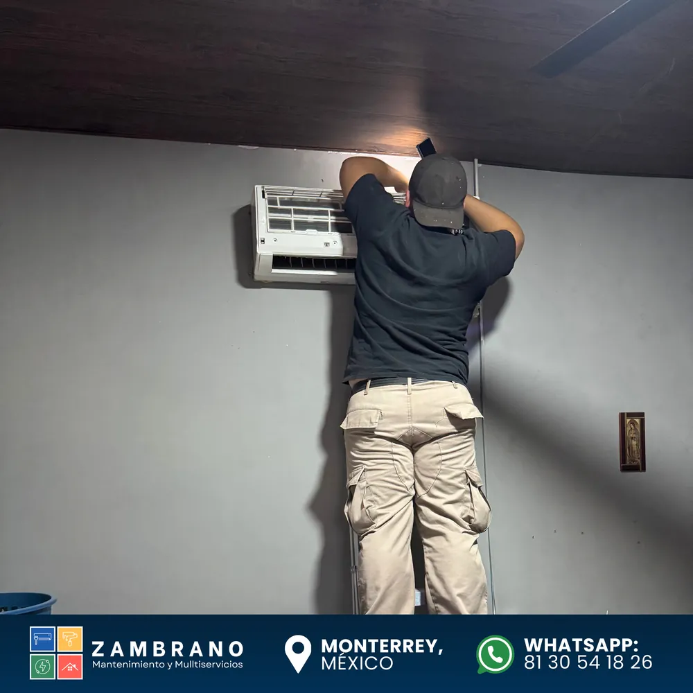 Foto de trabajo de Zambrano con la banda de marca, toma 3